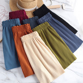 Nyári redőzött textúrájú csíkos rövidnadrág Női elasztikus, elasztikus derékfüggöny, alapszínű, alkalmi puha, egyenes jégselyem melegítőnadrág