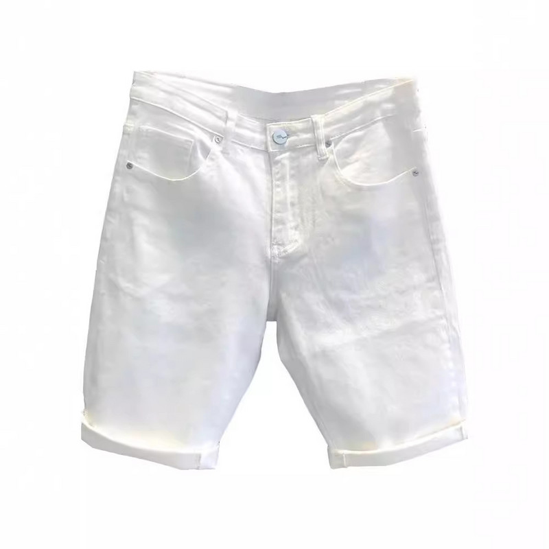 Nyári férfi farmer rövidnadrág lyukakkal, egyenes fehér rövidnadrág