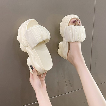 Μικρές παντόφλες με χοντρή σόλα για γυναίκες για να φορεθούν εξωτερικά Νέες σατέν παντόφλες πλατφόρμας καλοκαιριού 2023 ψηλοτάκουνο 8,5 εκ. Κορεατικού στυλ