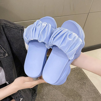 Μικρές παντόφλες με χοντρή σόλα για γυναίκες για να φορεθούν εξωτερικά Νέες σατέν παντόφλες πλατφόρμας καλοκαιριού 2023 ψηλοτάκουνο 8,5 εκ. Κορεατικού στυλ