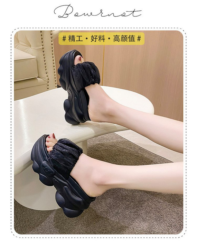 Малки чехли с дебела подметка за жени, които да носят навън Нови летни 2023 сатенени чехли на платформа 8,5см в корейски стил с висок ток