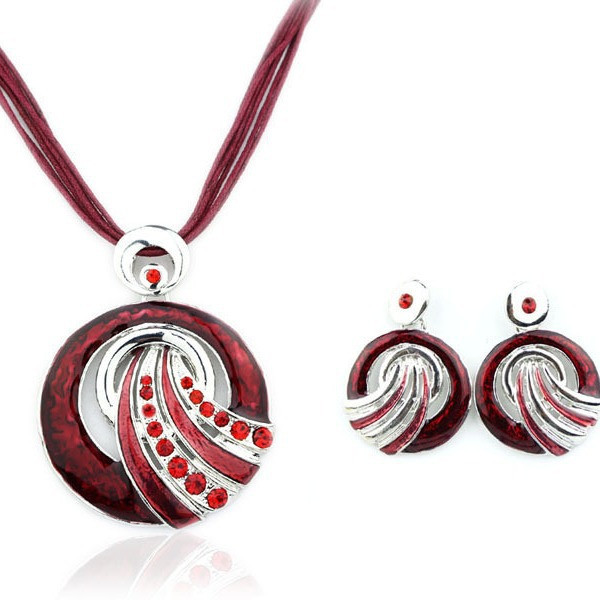 Europski i američki set nakita Drip Oil Retro pretjerana ogrlica i set naušnica