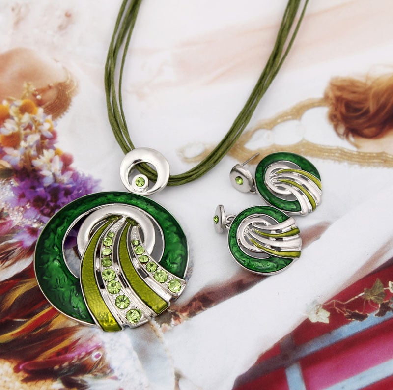 Europski i američki set nakita Drip Oil Retro pretjerana ogrlica i set naušnica