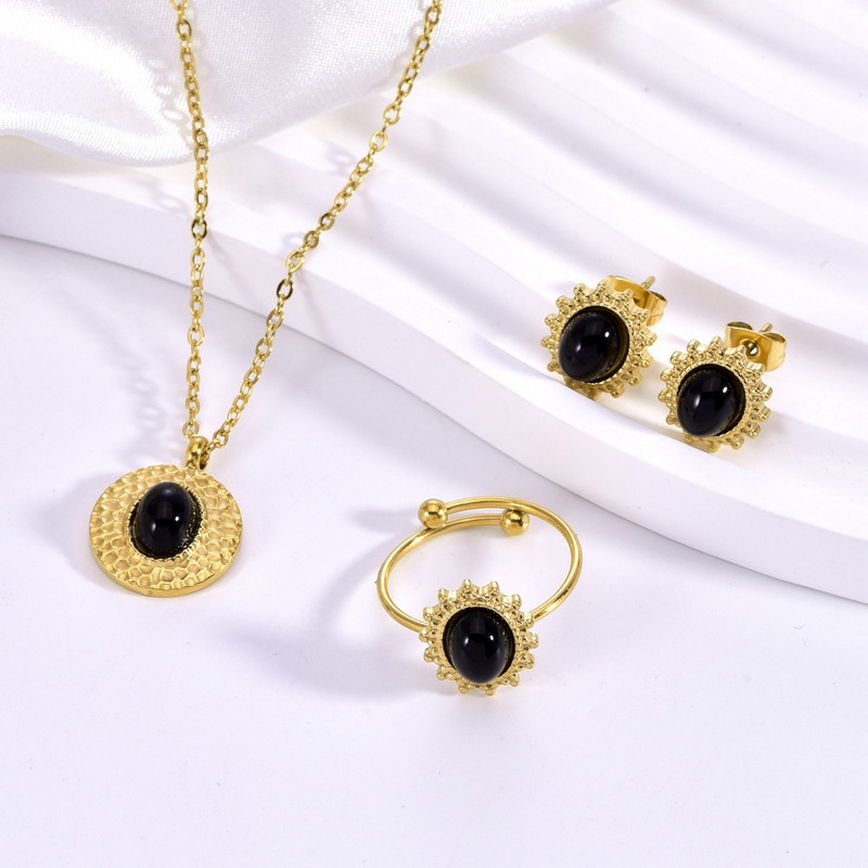 Titán acél természetes kő készlet európai palotastílus Kiváló minőségű dizájn A kemencében a vákuumos galvanizálás nem fakul