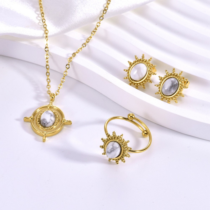 Titán acél természetes kő készlet európai palotastílus Kiváló minőségű dizájn A kemencében a vákuumos galvanizálás nem fakul