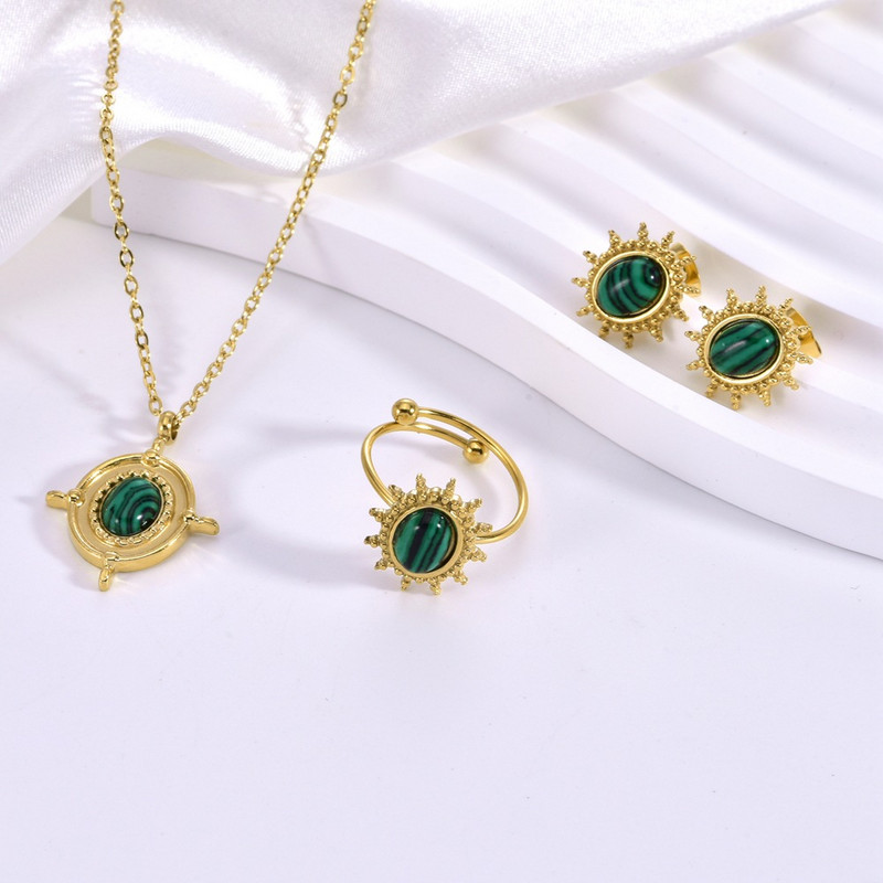 Titán acél természetes kő készlet európai palotastílus Kiváló minőségű dizájn A kemencében a vákuumos galvanizálás nem fakul