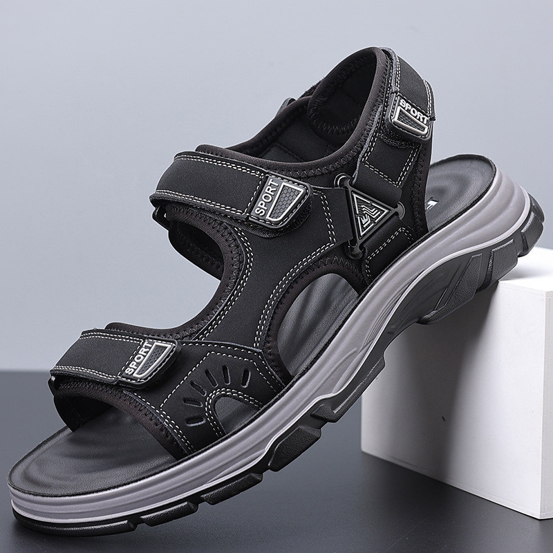 Férfi szandál 2024 új nyári felsőruházat csúszásmentes kopásálló puha fenekű sport kültéri vezetés férfi strandcipő