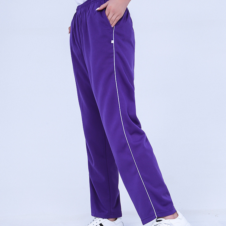 Lila fehér szegély férfi és női középiskolai és középiskolai általános iskolai sport és szabadidő széles szárú nadrágok párhuzamos fehér csíkos iskolai egyenruha nadrágok