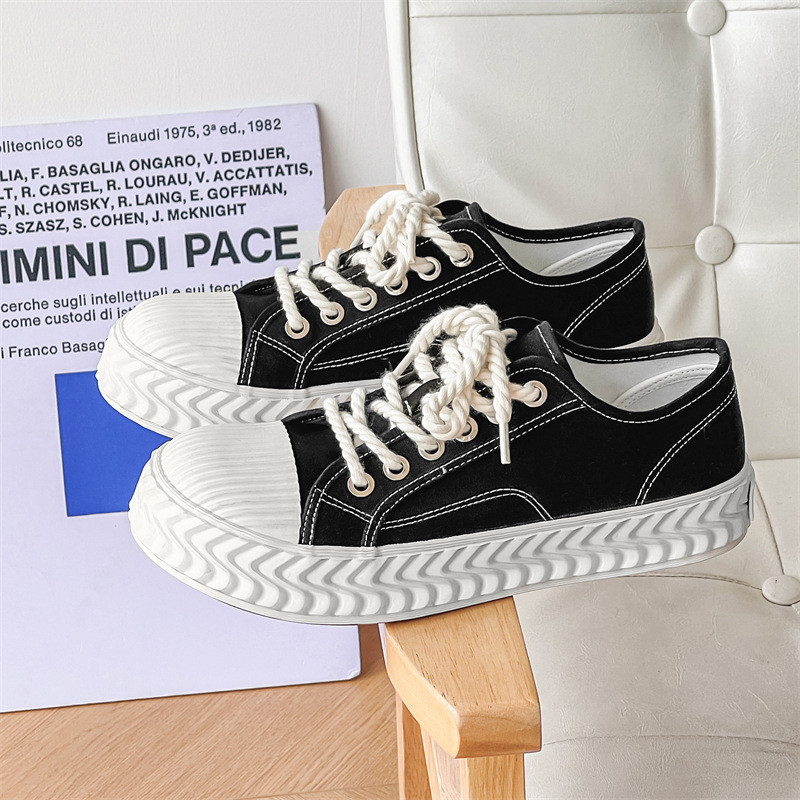 Egy pár vászoncipő férfi nyár 2024 nagylábujj kekszcipő Diákdivat alkalmi sokoldalú réscipő nagykereskedés