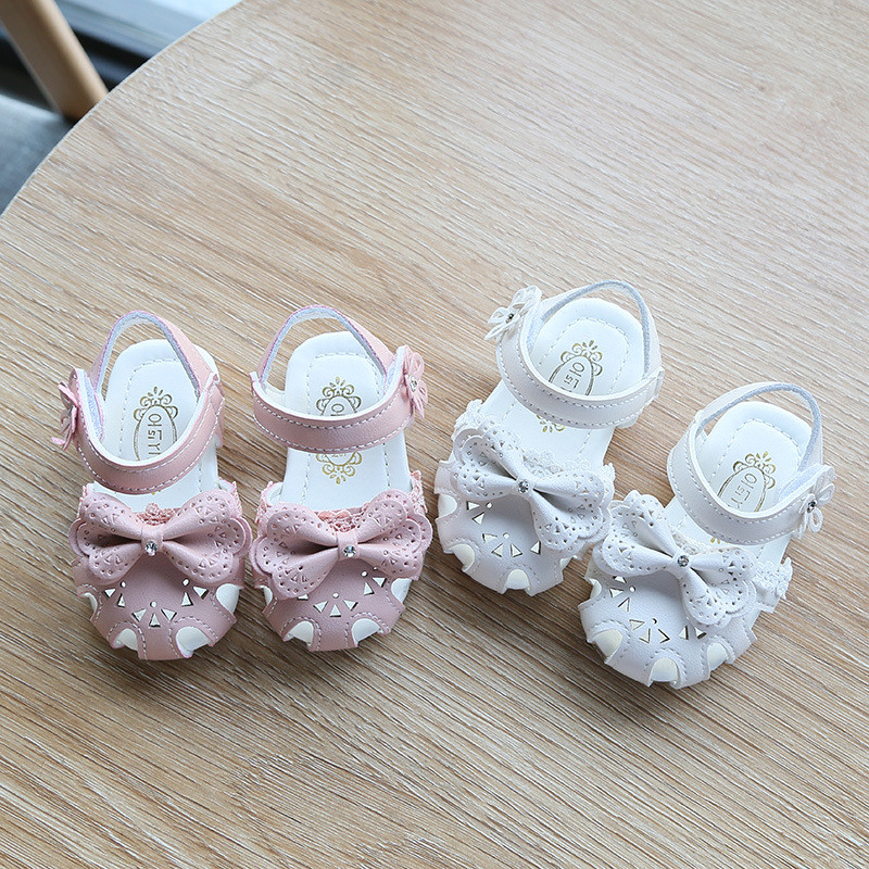 Sandale de vară pentru fetiță 0-1-2 ani Sandale în stil coreean Baotou Talpă moale Rezistent la uzură pentru bebeluși Pantofi confortabili pentru copii mici Pantofi pentru copii