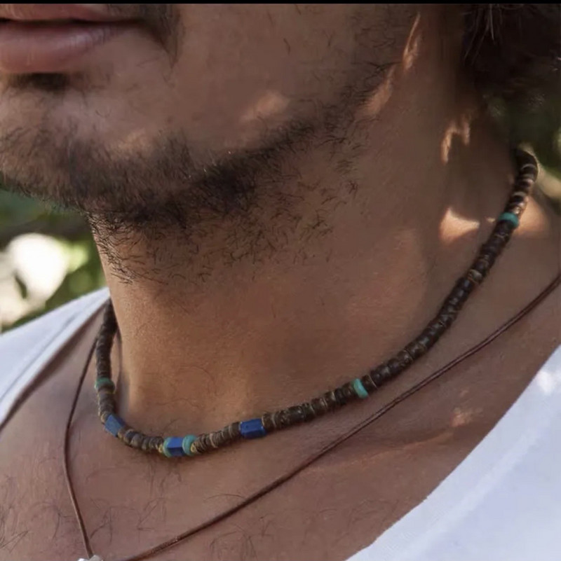 Europoje ir Amerikoje populiaraus dizaino vasaros paplūdimio bohemiškas vyriškas banglenčių karoliai paprastas gentinis natūralus kokoso kevalas