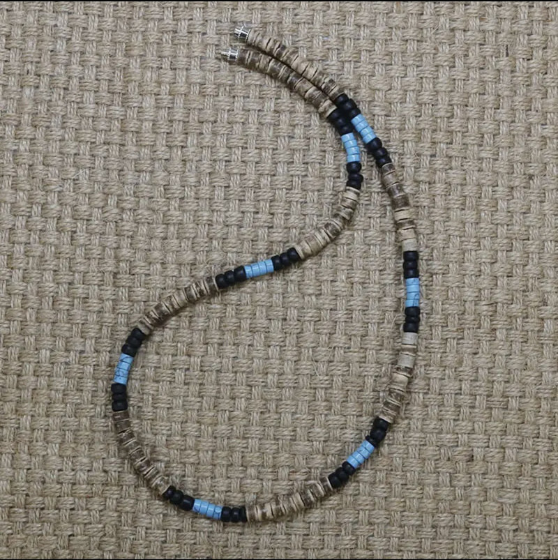 Europoje ir Amerikoje populiaraus dizaino vasaros paplūdimio bohemiškas vyriškas banglenčių karoliai paprastas gentinis natūralus kokoso kevalas