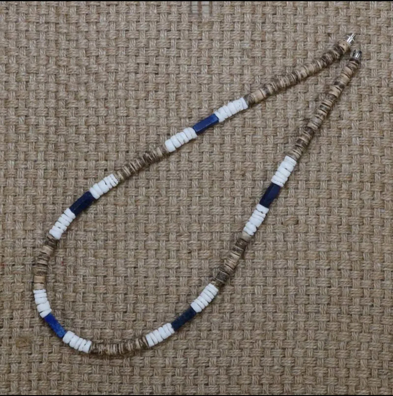 Europoje ir Amerikoje populiaraus dizaino vasaros paplūdimio bohemiškas vyriškas banglenčių karoliai paprastas gentinis natūralus kokoso kevalas