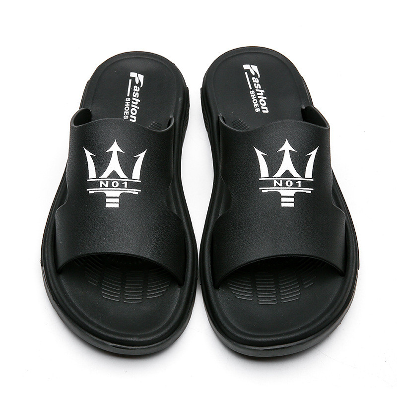 2022 Нови летни чехли Мъжки корейски стил Модерни връхни дрехи Ежедневни плажни обувки Модни вътрешни сандали Чехли