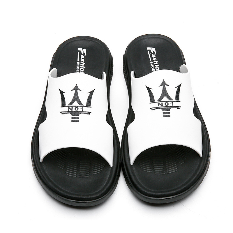 2022 Нови летни чехли Мъжки корейски стил Модерни връхни дрехи Ежедневни плажни обувки Модни вътрешни сандали Чехли