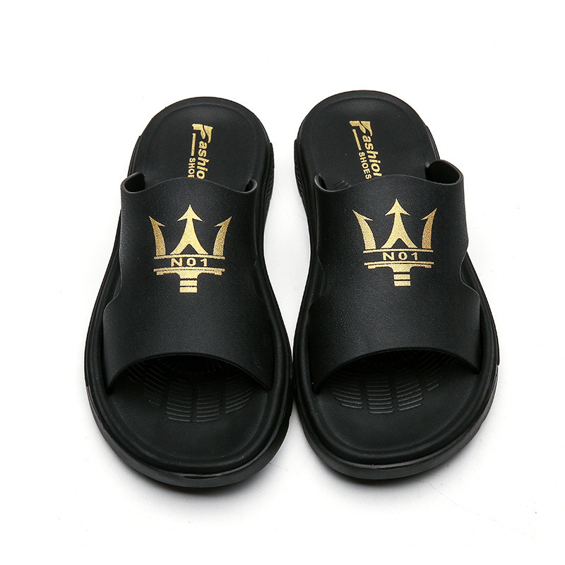 2022 Нови летни чехли Мъжки корейски стил Модерни връхни дрехи Ежедневни плажни обувки Модни вътрешни сандали Чехли