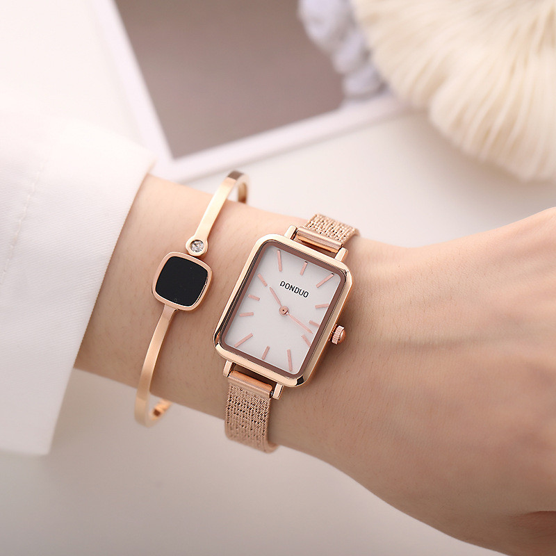 „Douyin“ naujas kvadratinis mažas žalias laikrodis moteriškas, lengvas prabangus retro stiliaus, paprasto metalinio dirželio vandeniui atsparus kvarcinis laikrodis
