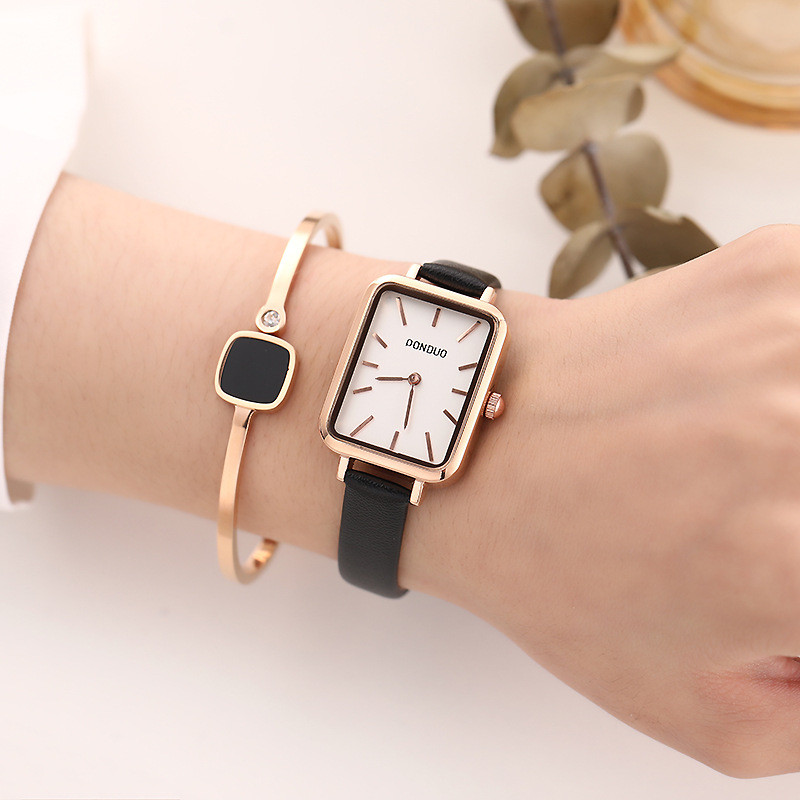„Douyin“ naujas kvadratinis mažas žalias laikrodis moteriškas, lengvas prabangus retro stiliaus, paprasto metalinio dirželio vandeniui atsparus kvarcinis laikrodis