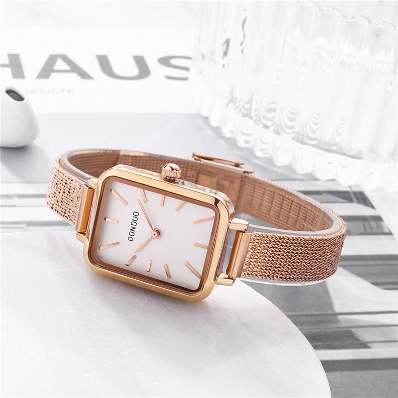 „Douyin“ naujas kvadratinis mažas žalias laikrodis moteriškas, lengvas prabangus retro stiliaus, paprasto metalinio dirželio vandeniui atsparus kvarcinis laikrodis