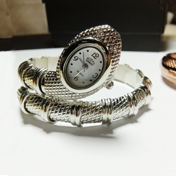 Užsienio prekyboje populiarus moteriškas gyvatės apyrankės kvarcinis laikrodis 