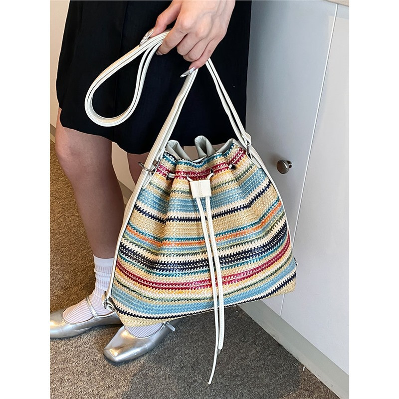 Suvine Rainbow Stripe Straw seljakott Naiste suure mahutavusega seljakott 2024 Uus moodne kootud seljakott, üks õlakott