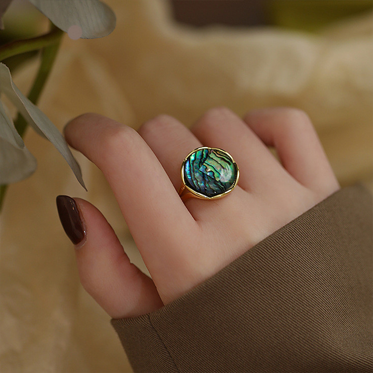 Inel popular Douyin placat cu alamă cu ureche albastră încrustată, temperament, lux ușor, senzație de vârf pentru femei,