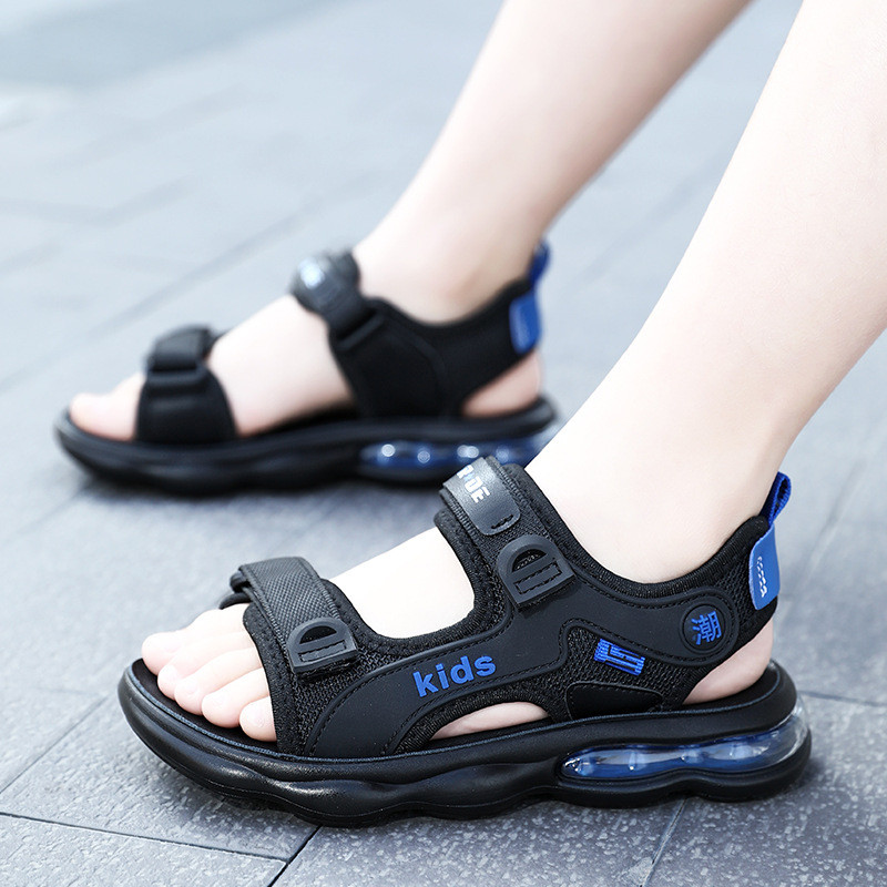 Poiste suvised rannajalatsid pehme talla ja õhkpadjaga 2024 uued keskmised ja suured laste takjapaelaga mustad laste suured sandaalid