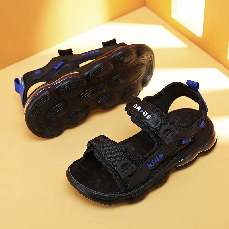 Poiste suvised rannajalatsid pehme talla ja õhkpadjaga 2024 uued keskmised ja suured laste takjapaelaga mustad laste suured sandaalid