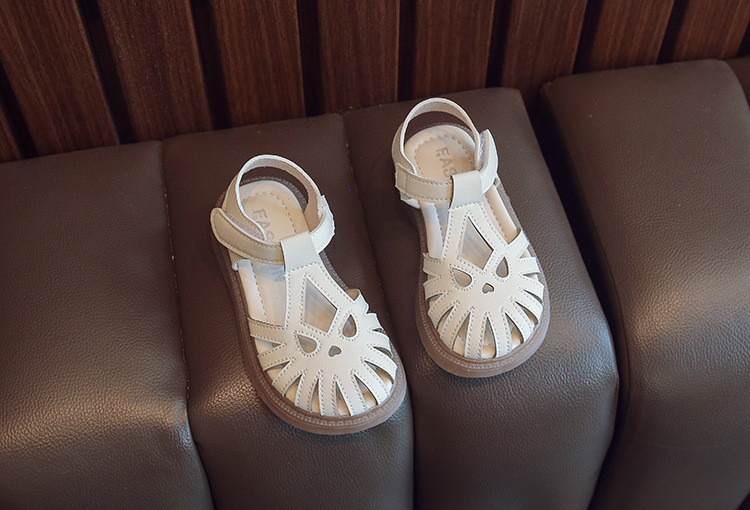 Laste sandaalid 2023 uued libisemiskindlad retro printsessi kingad pehme tallaga keskmised ja suured lastejalatsid