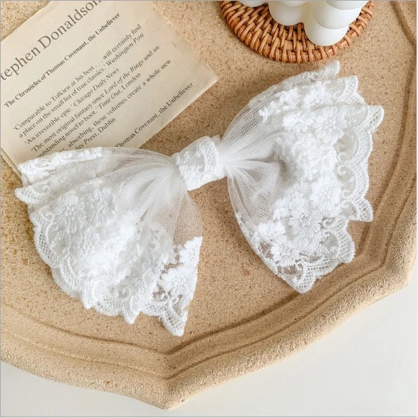 Agraf de păr din dantelă alb-negru. Accesorii pentru păr în stilul pădurii. Accesorii pentru păr. Bijuterii