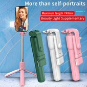 Mobiiltelefoni Selfie Sticki statiivi Bluetooth-kaugjuhtimispult juhtmevaba Selfi Sticki telefonihoidja alus Beauty täitevalgustusega telefoni jaoks