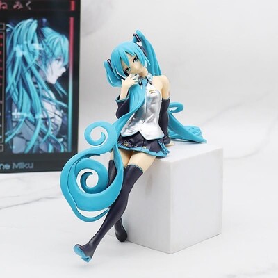 Hatsune Miku muški i ženski novi personalizirani kreativni dvodimenzionalni animirani model šasije automobila ukrasni ukrasi