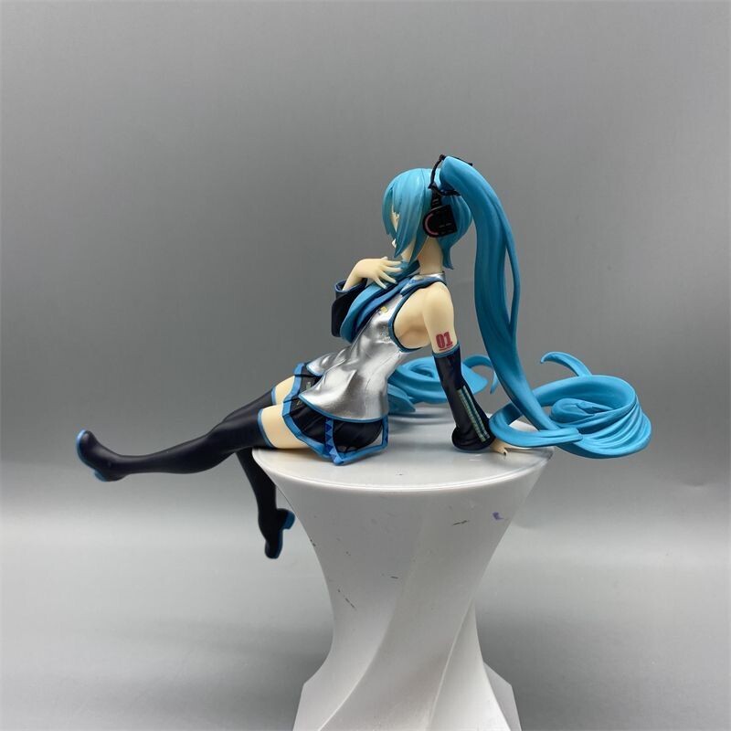 Hatsune Miku meeste ja naiste uus isikupärastatud loominguline kahemõõtmeline animatsioonikuju mudel auto šassii dekoratiivsed kaunistused