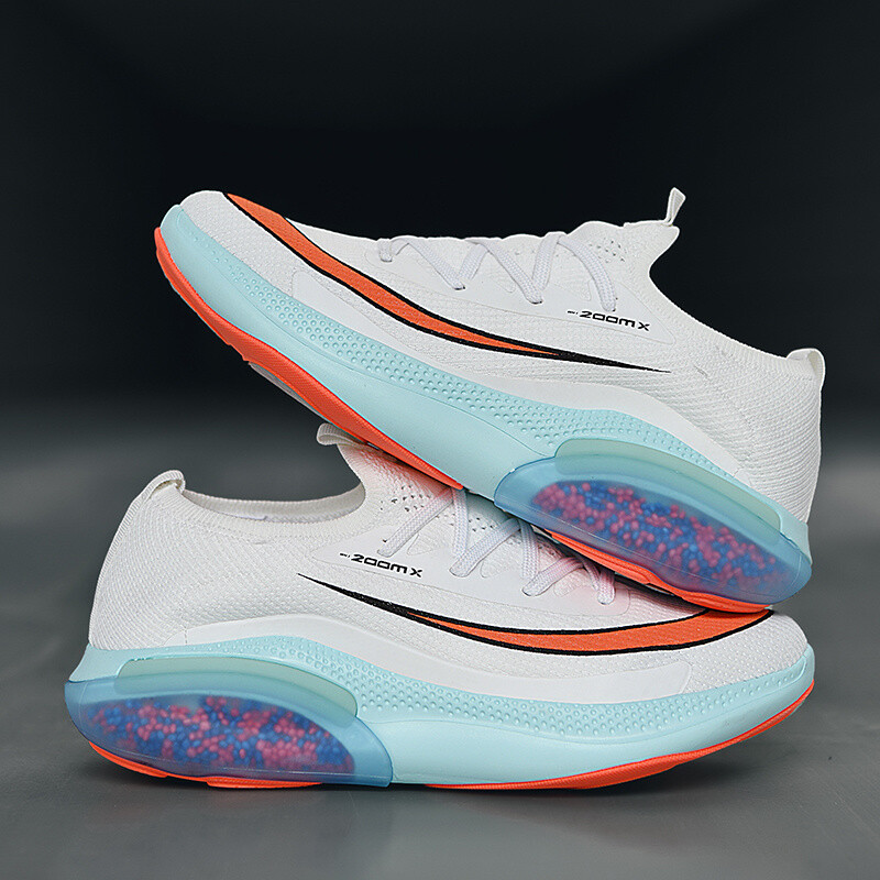 Meeste jooksujalatsid võrkkangast maratoni naiste jooksujalatsid Luksusliku disainiga nööriga tennised 2024 uued meeste tossud