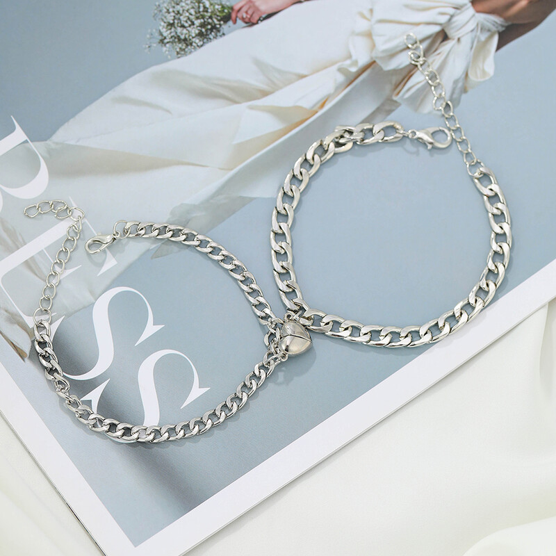 4 tk hõbedane paari kvartskella magnetiline südamekäevõru paarile mõeldud loomingulisele vaba aja veetmisele mõeldud ümmargune käevõru komplekt.