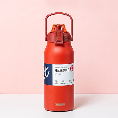 Suure mahutavusega trumli termopudel koos õlgedest roostevabast terasest termoveepudeliga külma ja kuuma termostopsi vaakumkolb jõusaal