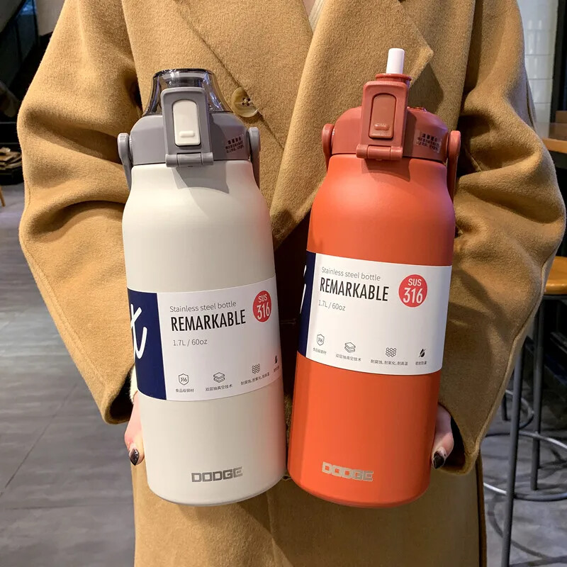 Suure mahutavusega trumli termopudel koos õlgedest roostevabast terasest termoveepudeliga külma ja kuuma termostopsi vaakumkolb jõusaal