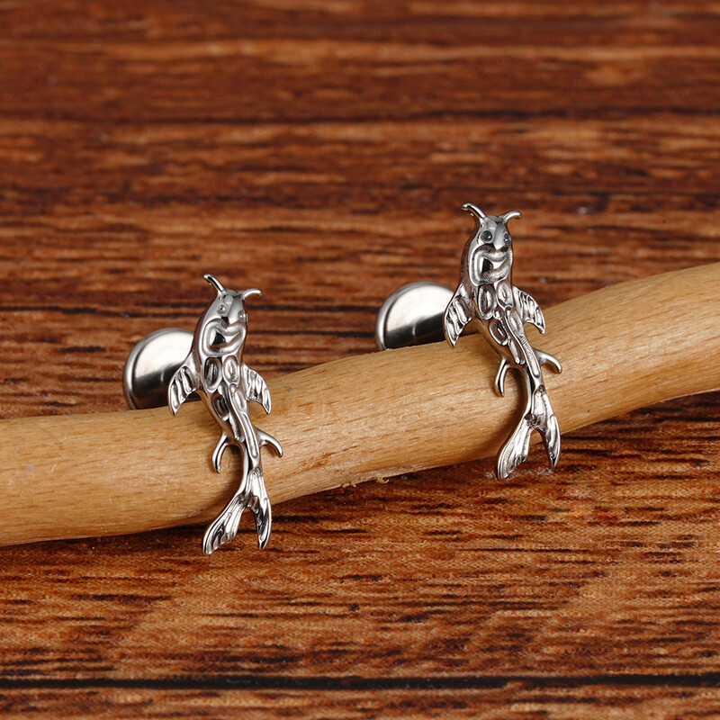 Right Grand ASTM F136 Titanium Koi Riblja hrskavica Naušnica Tiny Tragus Stud Helix Conch Flatback Piercing 16G Nakit za životinjsko tijelo