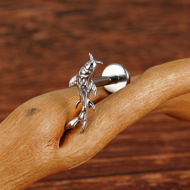 Right Grand ASTM F136 Titanium Koi Riblja hrskavica Naušnica Tiny Tragus Stud Helix Conch Flatback Piercing 16G Nakit za životinjsko tijelo