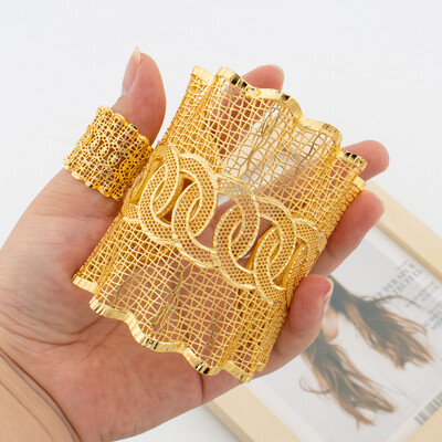 Liialdatud käevõru sõrmusekomplektiga Dubai 18k kullatud disainiga manseti käevõru ja sõrmesõrmuse komplekt kihluspeo ehete jaoks