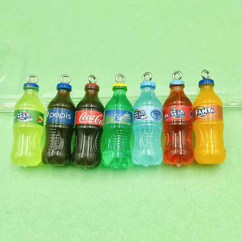 10 GAB DIY Sprite automašīnu dzēriena mazo sveķu pudeļu aksesuāri ar piekaramo caurumu Sheep`s Eye 3D pudeles atslēgu piekariņa materiāls