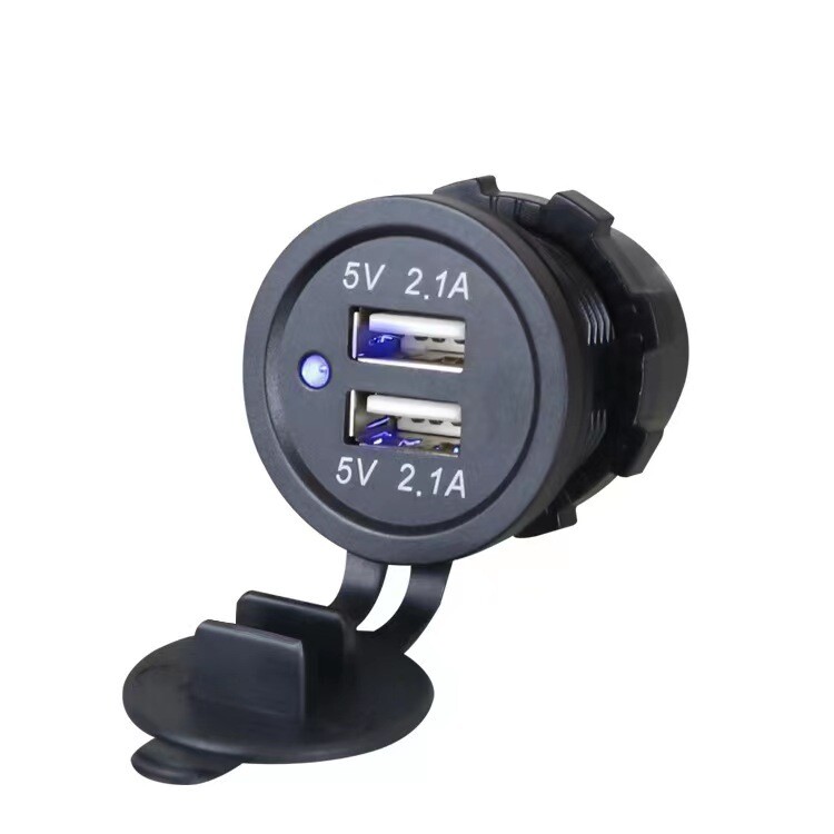 Pārrobežu motociklu modificēts automašīnas mobilo tālruņu lādētājs, ūdensizturīgs vienas līdz divu automašīnu laivas motociklam pārveidots vairumtirdzniecība