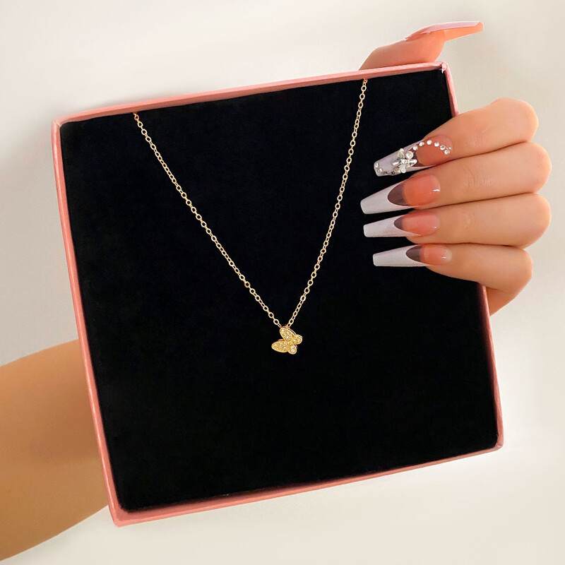 Lanț de claviculă cu pandantiv cu fluture cu diamante retro, transfrontalieră europeană și americană, lanț personalizat creativ, colier cu trei straturi stivuit