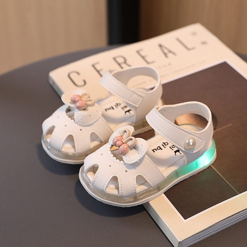 Mergaičių basutės nuo 0 iki 1-2 metų minkštu padu vasariniai bateliai mergaitėms.