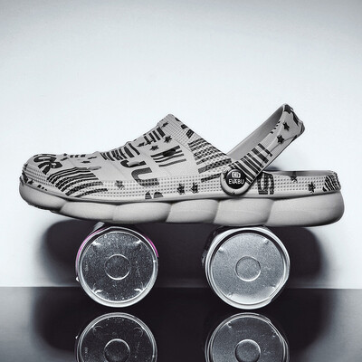 Meeste sandaalid 2021. aasta suvi Uued Camo Aiakingad Paar Kummist puukingad Sussid Rannas Vesi Kõndimissandaalid Meeste Suur Szie Zapatos