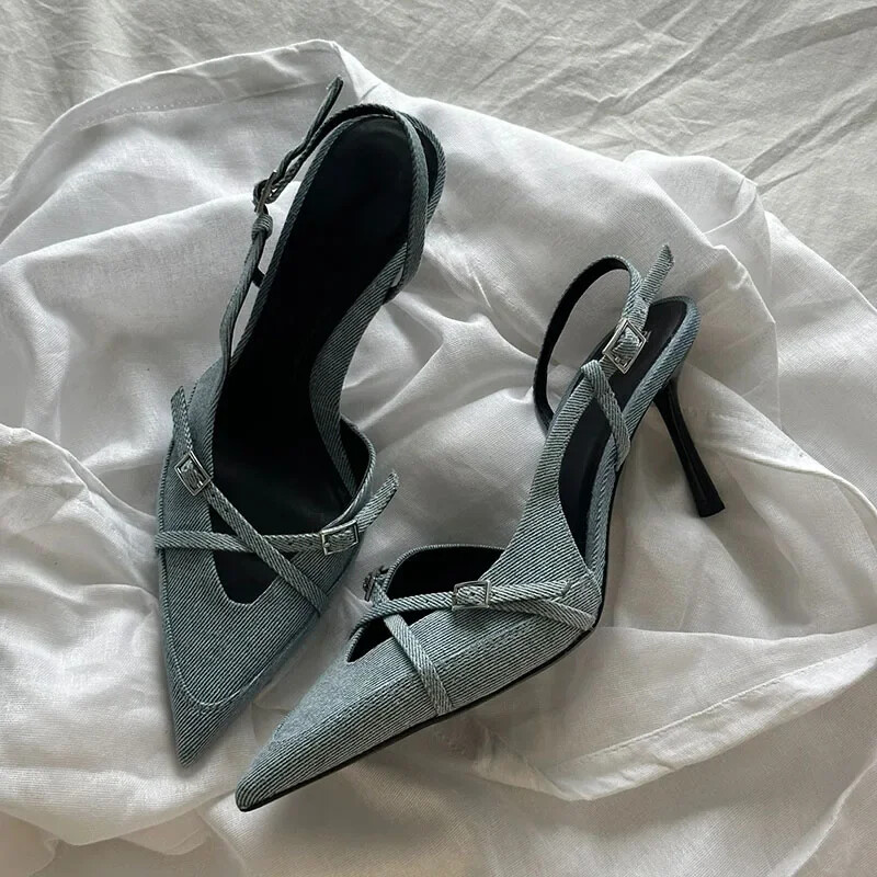 2024 Luksuslik disainer, suvised naiste sandaalid Mood Elegantne terava varbaga Singbacks Naiste kingad õues kõrge kontsaga sandaalid