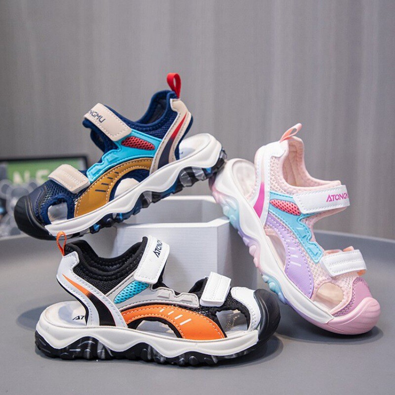 Vaikiški basutės berniukams 2024 m. Nauji vasariniai gražūs sportiniai basutės su minkšta apačia berniukų paplūdimio batai vidutinio ir vyresnio amžiaus vaikams