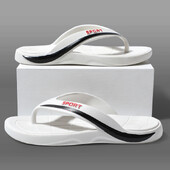 Meeste plätud, suvised trendid, mood ja ülerõivaste plätud vabas õhus, libisemisvastased rannasandaalid