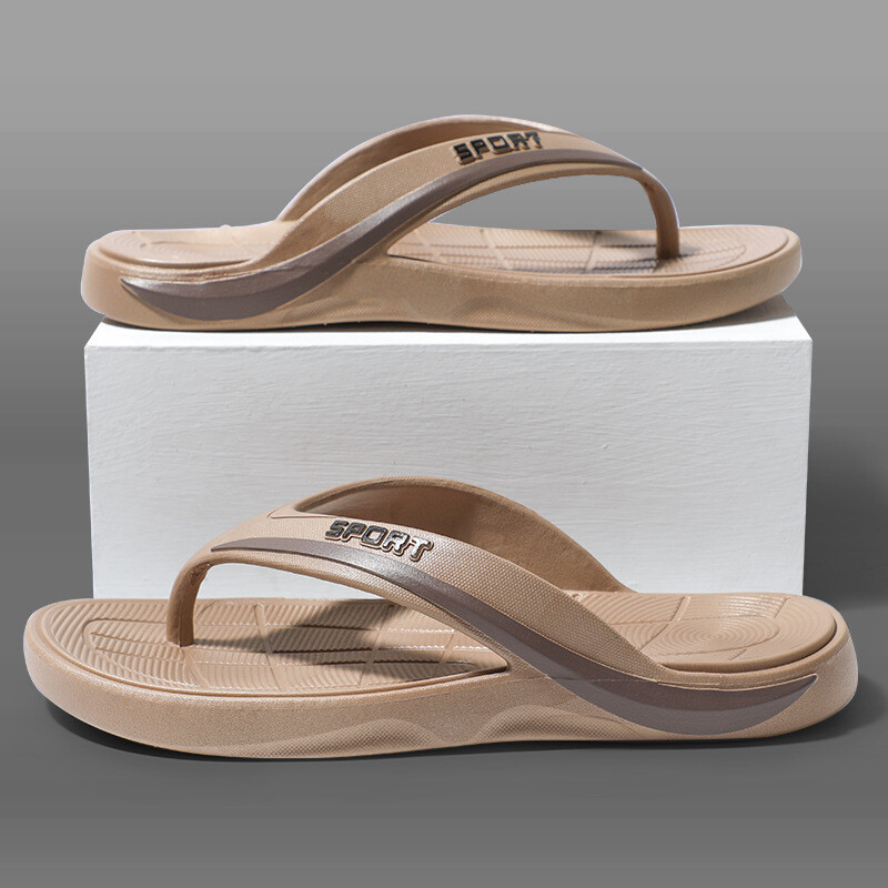 Meeste plätud, suvised trendid, mood ja ülerõivaste plätud vabas õhus, libisemisvastased rannasandaalid