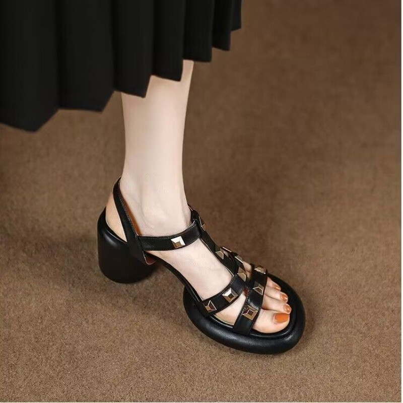 Personality Rivet Sandaalid Naiste kingad 2024 Summer Trend Kõrged kontsad Moodne platvorm Paks konts Mugav pandlaga rannajalatsid